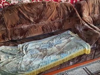 Отдам, совершенно бесплатно в хорошие руки диван 2 кресла, мебель старая но крепкая, пригодится в сад в гараж и т, п, ,может под реставрацию, вывоз погрузка только в Челябинске
