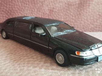     Lincoln town car stretch 1999,  ,   Kinsmart,   1/38:   