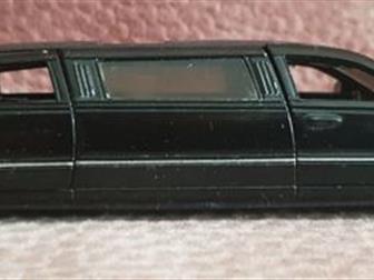     Lincoln town car stretch 1999,  ,   Kinsmart,   1/38:   