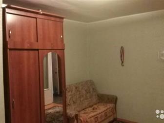 Продам двухкомнатную квартиру,  Окна комнат выходят во двор,  Дом в хорошем техническом состоянии,  В квартире установлены пластиковые окна, железная дверь, балкон в Челябинске