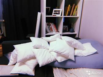 Продам подушки для детских бортиков в кроватку,  12 штук,  Размер 30х30,  Могу отдать вместе с наволочками, но у пары штук нужно будет перешить завязки,  Это был в Екатеринбурге
