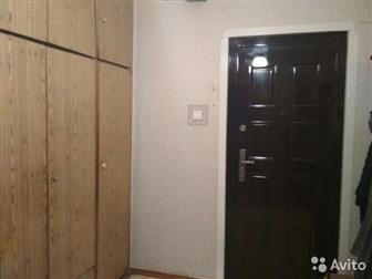 Квартира новой планировки ,не угловая ,  распашонка, Есть частичный ремонт, добавлены батареи в большой комнате и на кухне, Квартира пустая, 2 собственника, можно в Кирове