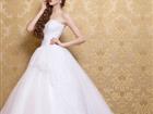 Увидеть foto Свадебные платья Свадебное платье Гвинет с золотым кружевом 38378403 в Москве