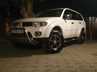  Mitsubishi Pajero -- 