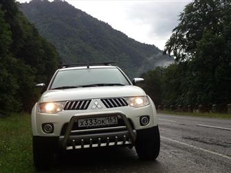  Mitsubishi Pajero -- 