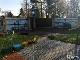 Продается земельный участок 6соток, эл-во 15квт, интернет, с жилым домом с мебелью, баней, детской площадкой парковкой, навесом,  Выполнена автономная газификация, в Санкт-Петербурге