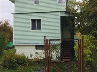 Продаётся дача,  Двухэтажный сруб с цокольным этажом,  Снаружи обшит сайдингом, изнутри - вагонкой,  В цоколе - кладовая 20 кв, м, , на первом этаже - комната 16 в Санкт-Петербурге