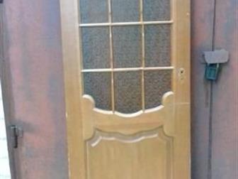 Продам дверь со стеклом , б\у , без коробки и замка и петель,  Натуральное дерево , ширина 80см,  высота 2метра,  Звонить до 22, 00 в Уфе