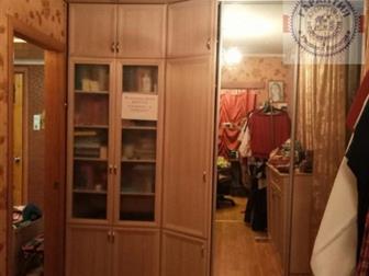 Продатся 2х-комнатная квартира одна из комнат разделена перегородкой с дверью, поэтому по факту в квартире 3 комнаты в самом центре города, в 2х минутах ходьбы от в Вологде