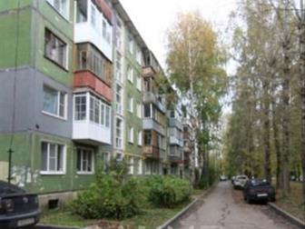 Дом расположен в спальном районе, с полностью развитой инфраструктурой,  В нескольких минут от дома детский сад, школа, парковая зона,  В шаговой доступности продуктовые в Вологде